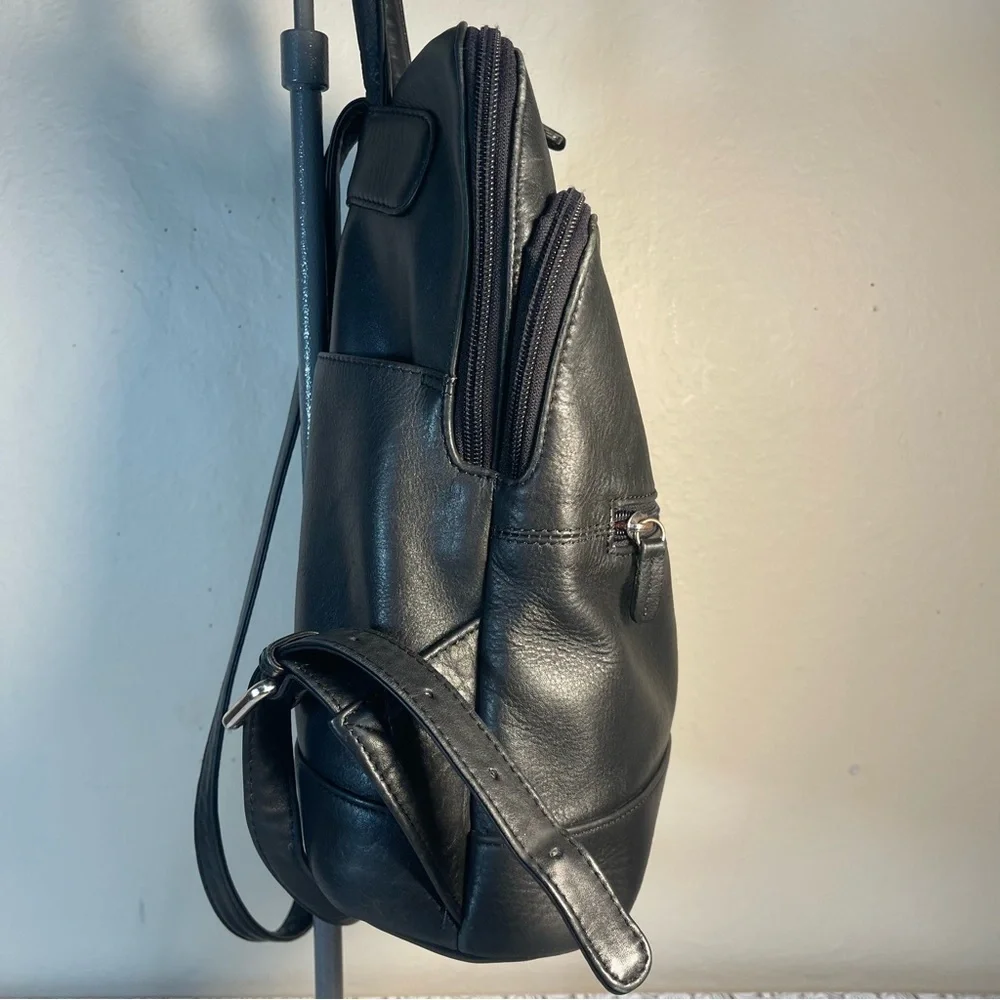 ili New York Black Leather Backpack Adjustable Strap Travel Work Bag Organizer